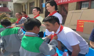 建設(shè)希望小學(xué)，參與青少年公益活動(dòng)