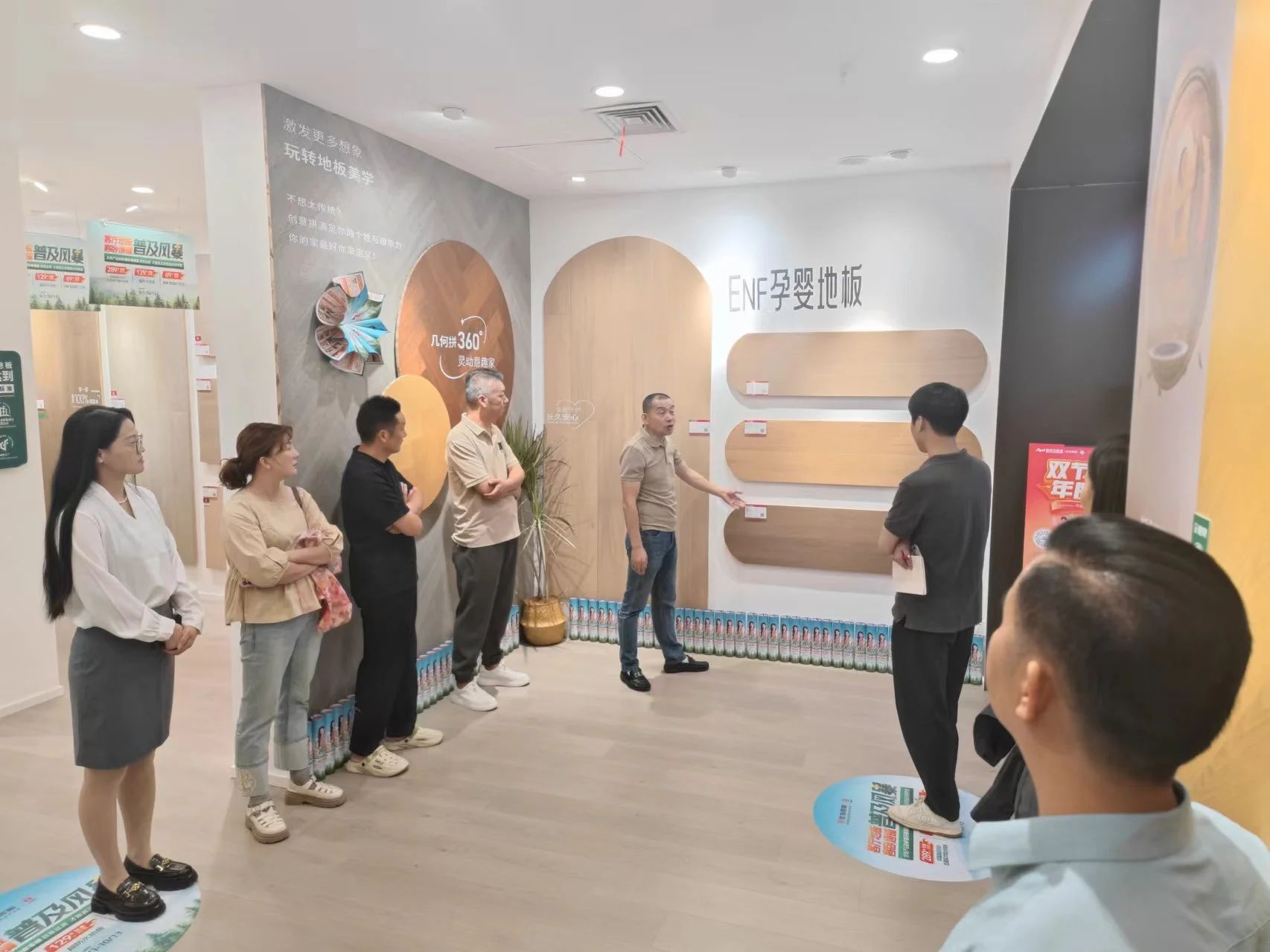 82萬(wàn)超強(qiáng)大單！世友客廳地板客臥通鋪普及風(fēng)暴火力全開！